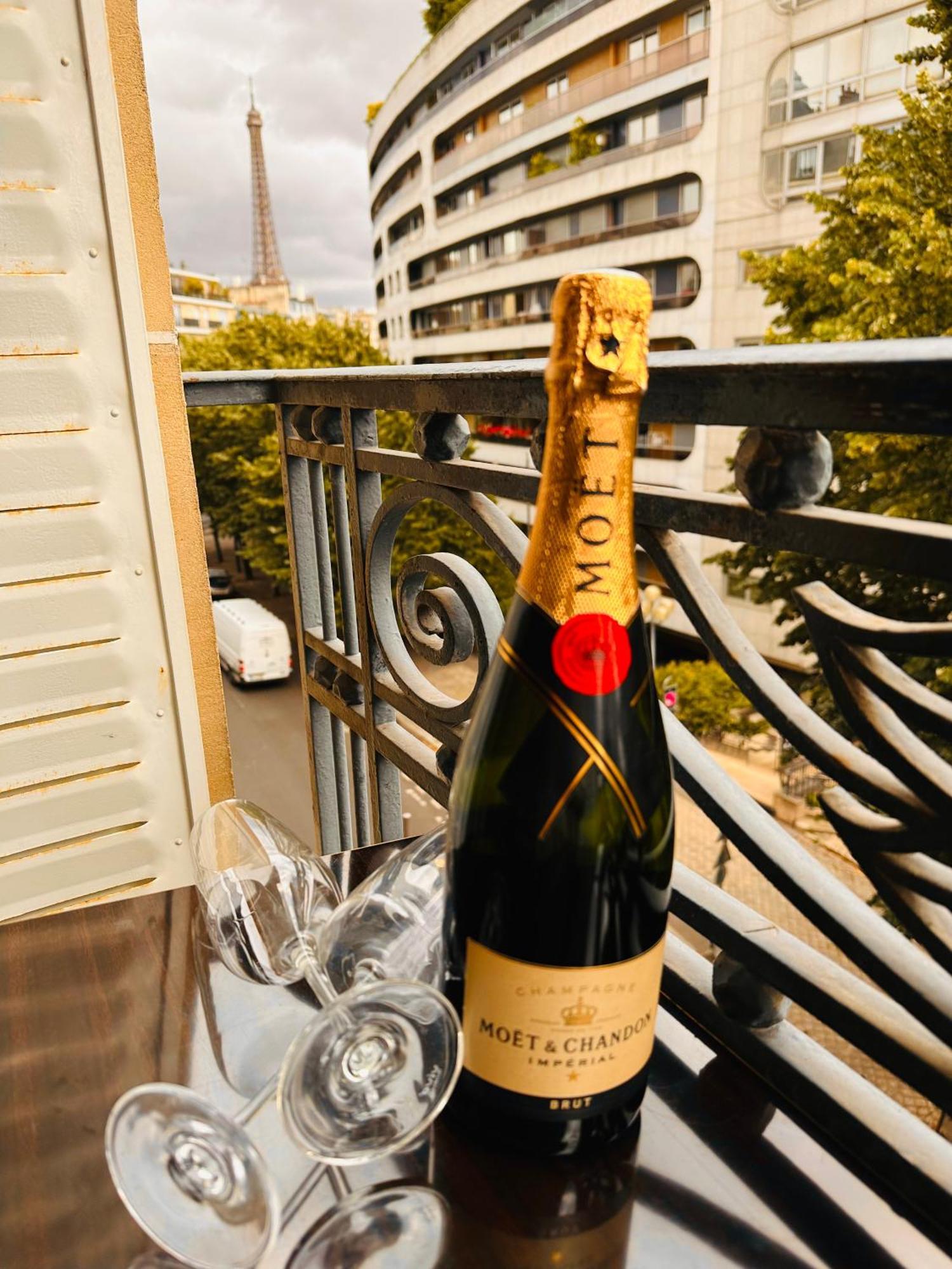 Cosy Appartement Avec Vue Tour Eiffel Paris Luaran gambar